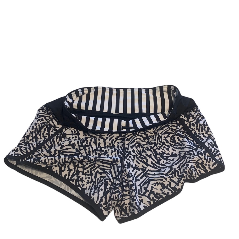 Lululemon Hotty Hot shorts size 6